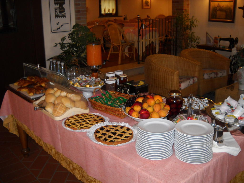 Hotel Faccioli Valeggio sul Mincio Luaran gambar